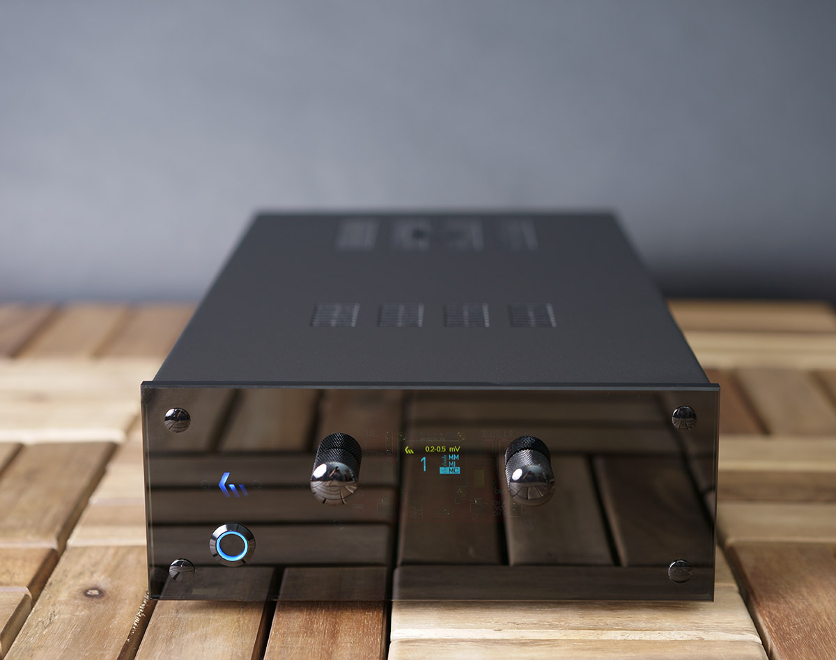 KM_Audio_Phono_Front_11.jpg